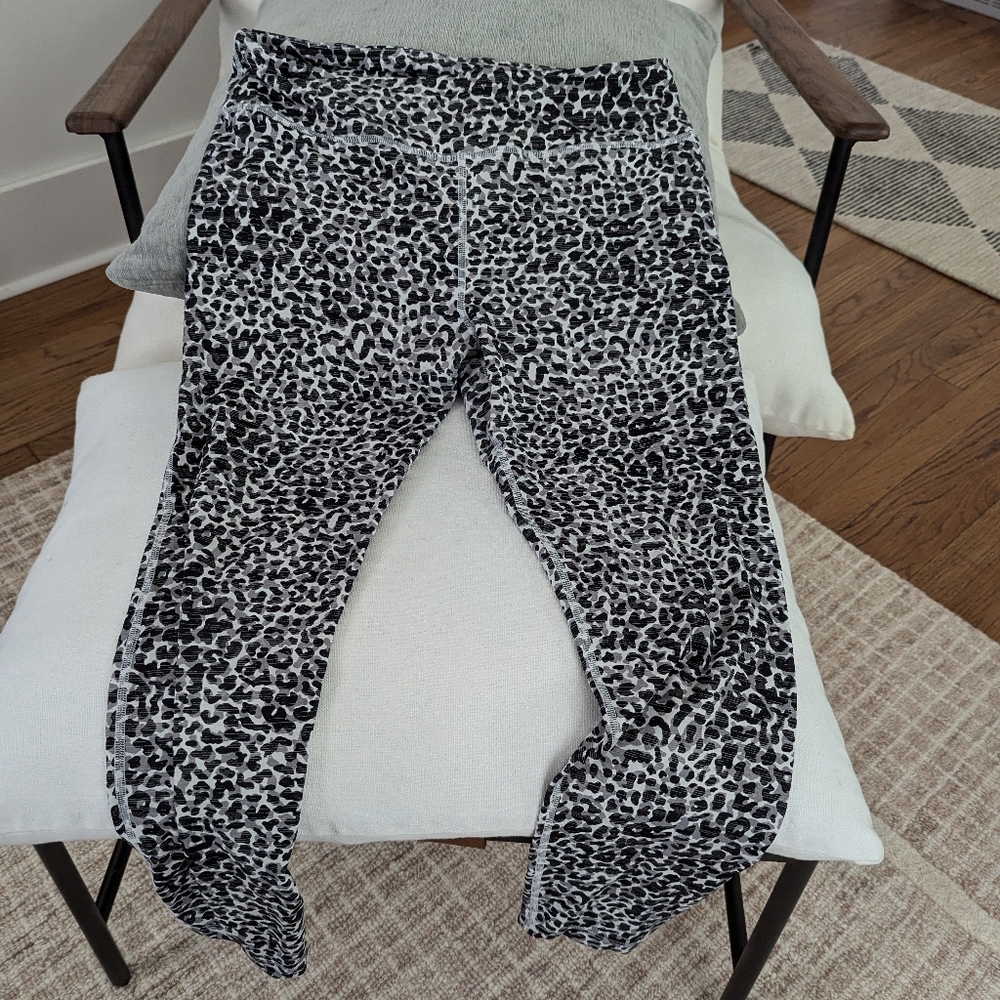 Outdoor voices leggings leopard print sz XL
